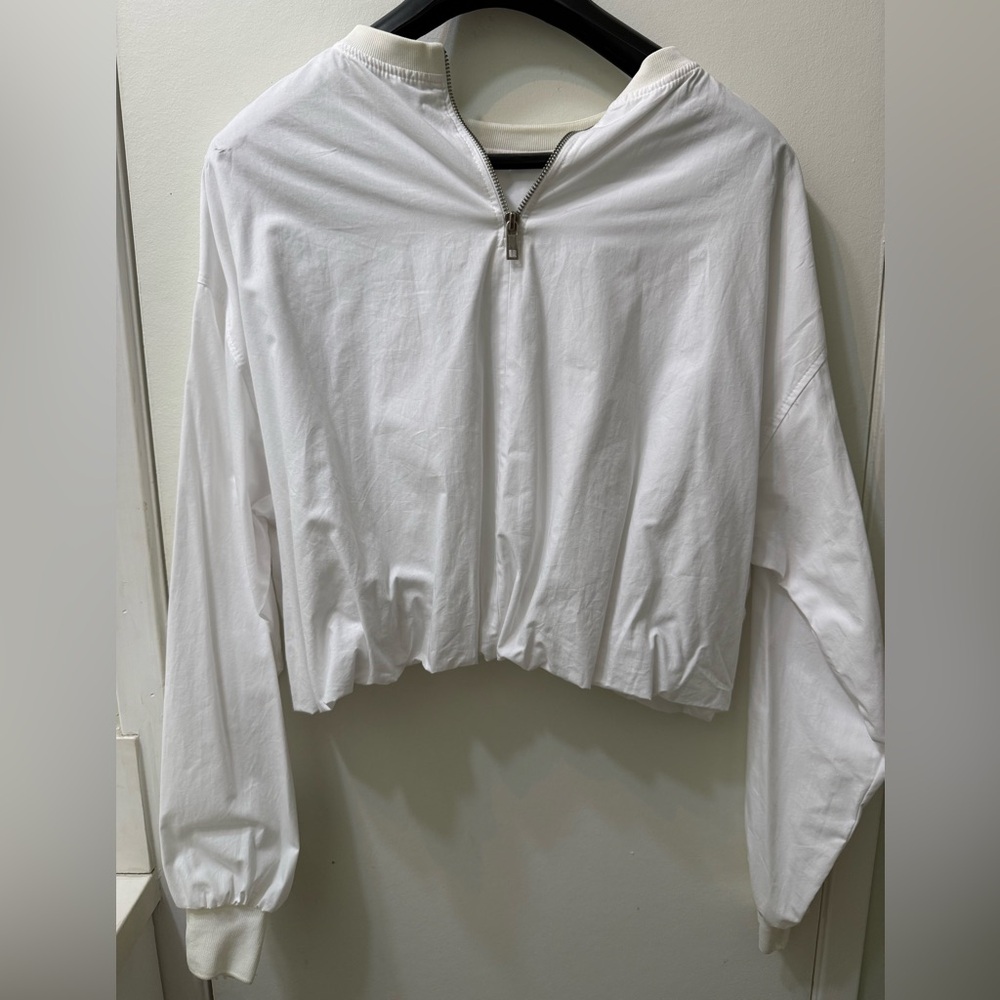 Winter sale

Zara White blouse with mid zipper